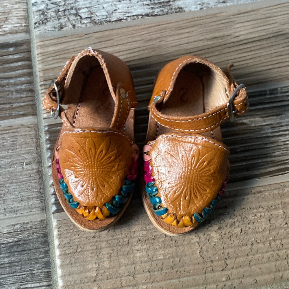 Huaraches - Picture 1 of 2